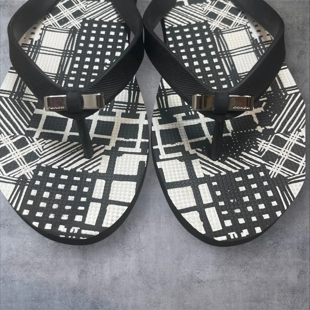 Coach Geometric Black Flip Flop Thong Sandals Womens 9-10 Silver Bow Detail